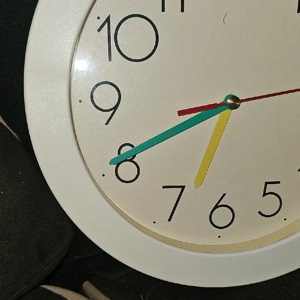 Vintage clock tenon White Wall Multicolor Hands 1980s Decor Mid Century Modern